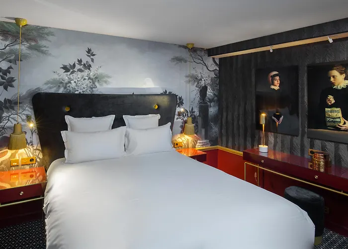 Snob Hotel